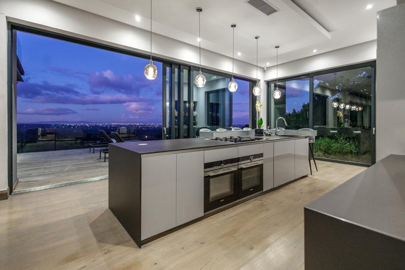 To Let 7 Bedroom Property for Rent in Zwaanswyk Western Cape